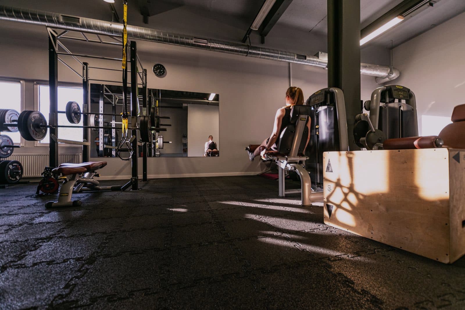 Trening na maszynie w studiu FitPower